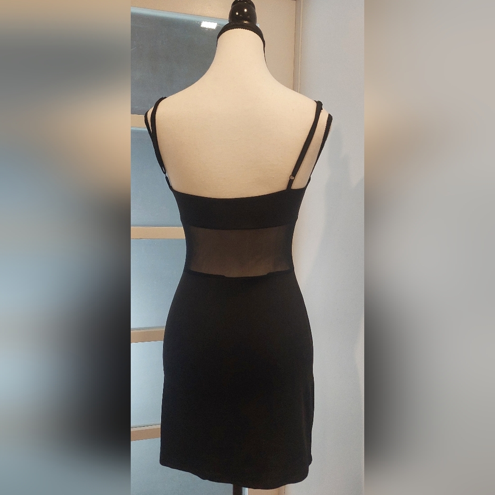 Chic Black Sheer Panel Chemise - Picture 5 of 9